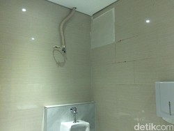 Bikin Geger! Ada OB Mesum Ngintip Pelanggan di WC Restoran di PIK