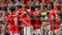 Bermain di Old Trafford, Minggu (13/8/2017) malam WIB, MU meraih kemenangan meyakinkan dengan skor 4-0. (Foto: Reuters/Jason Cairnduff)