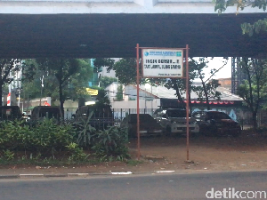 Parkir di Kolong Jembatan, Bolehkah?