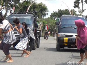 Meriahkan HUT RI ke-72, Warga Banjarnegara Lomba Tarik Mobil