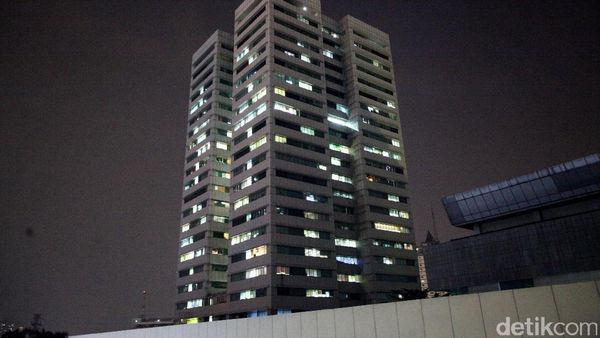 Foto: Ini Gedung DPR yang Diisukan Miring 7 Derajat, Beneran?