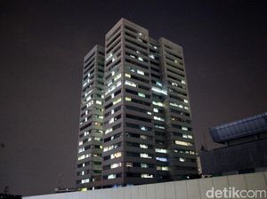 Foto: Ini Gedung DPR yang Diisukan Miring 7 Derajat, Beneran?