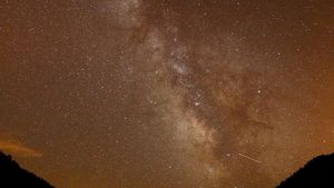 Potret Hujan Meteor di Berbagai Belahan Dunia