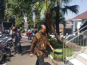 Sejumlah Pejabat Pemkot dan Anggota DPRD Malang Diperiksa KPK Sejumlah Pejabat Pemkot dan Anggota DPRD Malang Diperiksa KPK