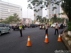 Dishub Jakbar Uji Coba Satu Arah di Sekitar Kantor Wali Kota Dishub Jakbar Uji Coba Satu Arah di Sekitar Kantor Wali Kota