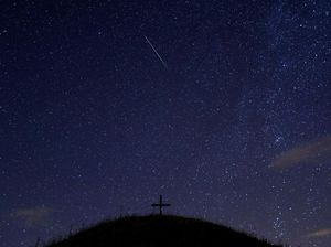 Catat! Ada 3 Hujan Meteor Hiasi Langit RI Agustus Ini