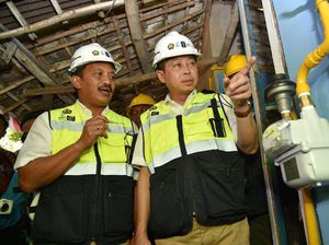 Jonan Tinjau Pembangunan Jaringan Gas Bumi di Rumah Warga