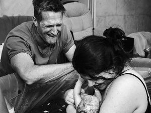 Foto: Dramatis! Tangis Haru Seorang Ayah Saat Bayinya Lahir Foto: Dramatis! Tangis Haru Seorang Ayah Saat Bayinya Lahir