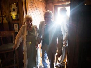 8 Tahun Pacaran Belum Dinikahi, Nenek 98 Tahun Lamar Kekasih yang Lebih Muda