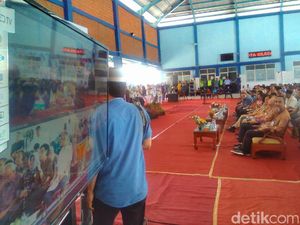 Saat Menteri Susi Teleconference dengan 4 Menteri Saat Menteri Susi Teleconference dengan 4 Menteri