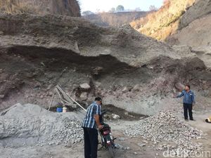 Penambang Batu di Mojokerto Tewas Tertimpa Material Galian Penambang Batu di Mojokerto Tewas Tertimpa Material Galian