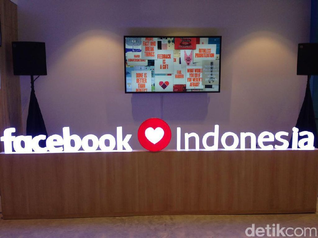 FPI Demo Kantor Facebook: Akun Penista Agama Dibiarkan! FPI Demo Kantor Facebook: Akun Penista Agama Dibiarkan!