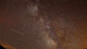 Foto Cantiknya Hujan Meteor Perseid, yang ke-7 Bikin Takjub