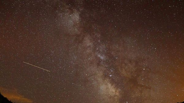 Foto Cantiknya Hujan Meteor Perseid, yang ke-7 Bikin Takjub