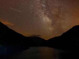 Foto Cantiknya Hujan Meteor Perseid, yang ke-7 Bikin Takjub