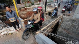 Jembatan Parpostel Jati Asih Diperbaiki
