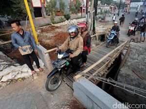 Jembatan Parpostel Jati Asih Diperbaiki Jembatan Parpostel Jati Asih Diperbaiki