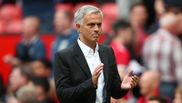 MU pegang kendali permainan sepanjang pertandingan. Tapi sepanjang laga pula wajah Mourinho lebih banyak ditekuk. (Foto: Dan Istitene/Getty Images)