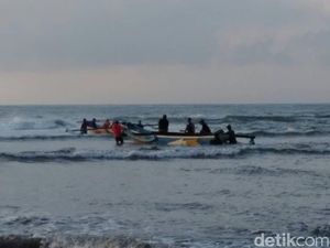 Pencarian Nelayan Hilang Ditelan Ombak di Blitar Dilanjutkan