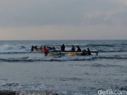 Pencarian Nelayan Hilang Ditelan Ombak di Blitar Dilanjutkan