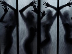 Film Porno Perdana Bisu, Dihujat Berujung Penganiayaan