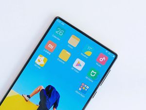 Xiaomi Mi Mix 2 Meluncur Bareng iPhone 8? Xiaomi Mi Mix 2 Meluncur Bareng iPhone 8?