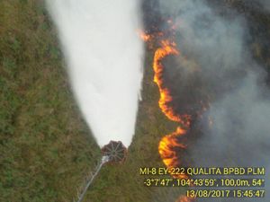 52 Kali Water Bombing, Kebakaran Lahan di Ogan Ilir Belum Padam