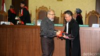 Patrialis Akbar Dituntut 12,5 Tahun Penjara