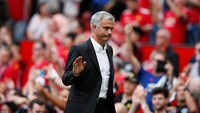 Ini bukan apa-apa, kata Jose Mourinho saat ditanya soal kemenangan MU dan keberhasilan bertengger di puncak klasemen. (Foto: REUTERS/Andrew Yates)