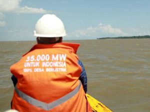 Senangnya! Jelang HUT RI, Listrik Mengalir ke Pulau Ini