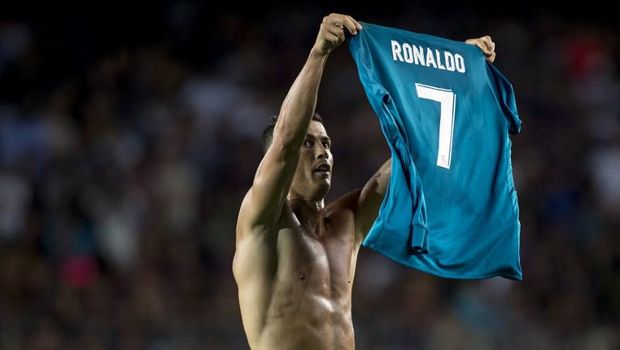 Ronaldo Tiru Perayaan Messi... tapi Kemudian Dikartu Merah