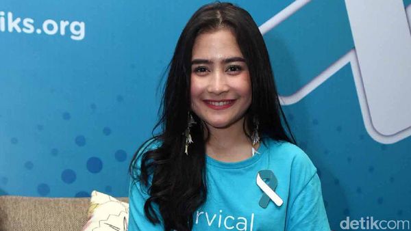 Senyum Si Manis Prilly Latuconsina yang Menggoda