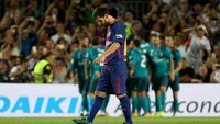 Sementara itu, Barca akan menghadapi jalan terjal di Santiago Bernabeu. Mereka butuh kemenangan dengan minimal selisih tiga gol untuk membalikkan keadaan. Foto: Sergio Perez/REUTERS