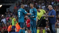 Untuk penyegaran di lini depan, Zinedine Zidane memasukkan Cristiano Ronaldo dan menarik keluar Karim Benzema. Foto: Sergio Perez/REUTERS