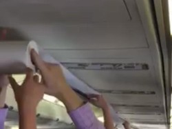 Pramugari Ajak Balapan Tisu Toilet di Pesawat, Seperti Apa Ya?