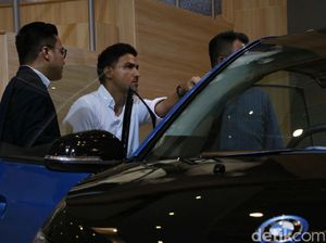 Banyak Mobil di GIIAS, Hamish Daud Kepincut BMW Seri 5 Banyak Mobil di GIIAS, Hamish Daud Kepincut BMW Seri 5