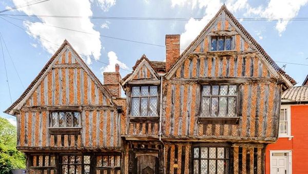 Foto: Rumah Masa Kecil Harry Potter yang Dijual