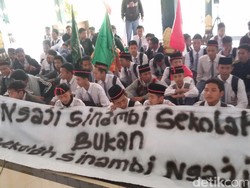 Ratusan Warga NU Aksi Tolak LHS di Kantor Bupati Sleman