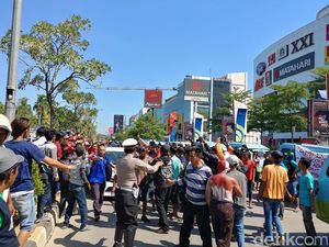 Sopir Angkot dan Tukang Becak di Cirebon Sweeping Taksi Online