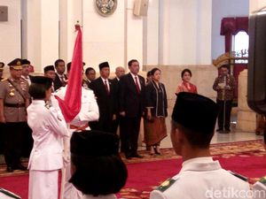 Dikukuhkan Jokowi, Mereka Akan Kibarkan Sangsaka Merah Putih
