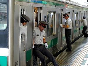 10 Pekerjaan Teraneh yang Benar-benar Ada di Dunia