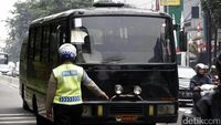 Terobos Busway, Angkot Hingga Bus Kemenhan Ditindak Polisi