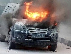 Mobil Tiba-tiba Berasap, Jangan Panik! Lakukan Hal Ini