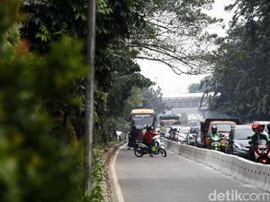 Tak Kapok, Ini Deretan Ulah Pemotor Terobos Busway yang Bikin Heboh