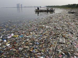 Jangan Sampai Ulah Buang Sampah ke Laut Bikin Indonesia Seperti Ini