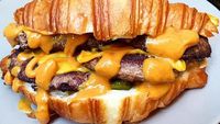 Ini Nih Tampilan Croissant Kalau Dikawinkan dengan Burger, Pretzel hingga Kue Ulang Tahun