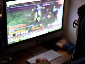 Remaja China Tewas di Pusat Pengobatan Kecanduan Internet Remaja China Tewas di Pusat Pengobatan Kecanduan Internet