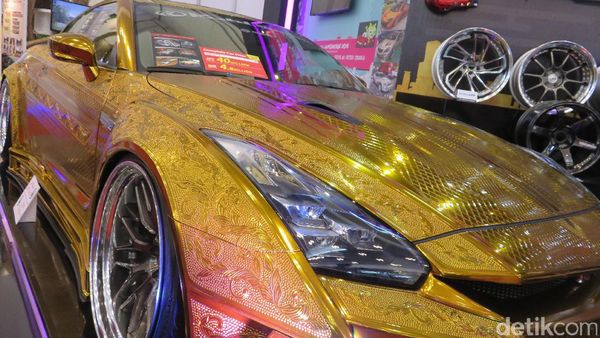 Mobil Berlapis Emas Seharga Rp 4,8 Miliar, Berminat?