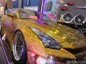Mobil Berlapis Emas Seharga Rp 4,8 Miliar, Berminat? Mobil Berlapis Emas Seharga Rp 4,8 Miliar, Berminat?