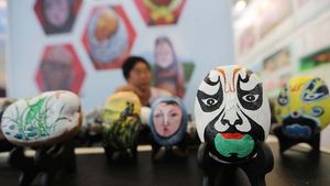 Yam Painting, Seni Melukis di Atas Kentang yang Populer di China